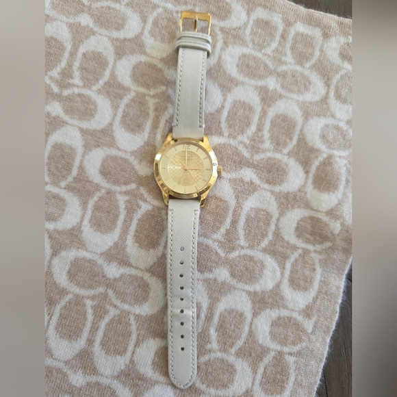 Coach Bundle Set Scarf-Pebble Leather Double Wristlet-Watch-Mirror Leather Case - Picture 8 of 15